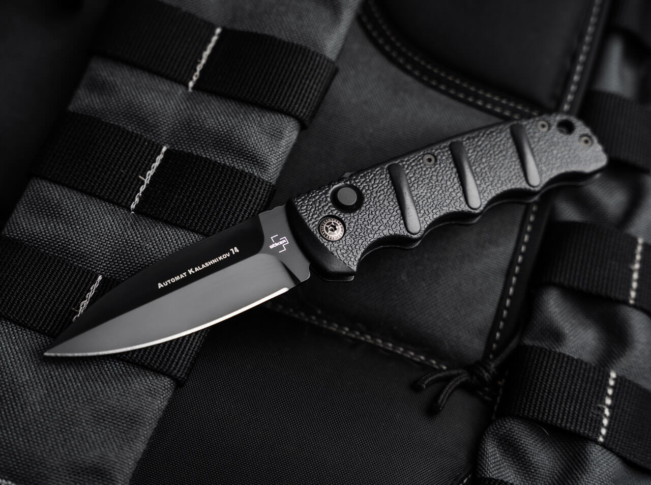 Boker Plus Strike Spearpoint D2