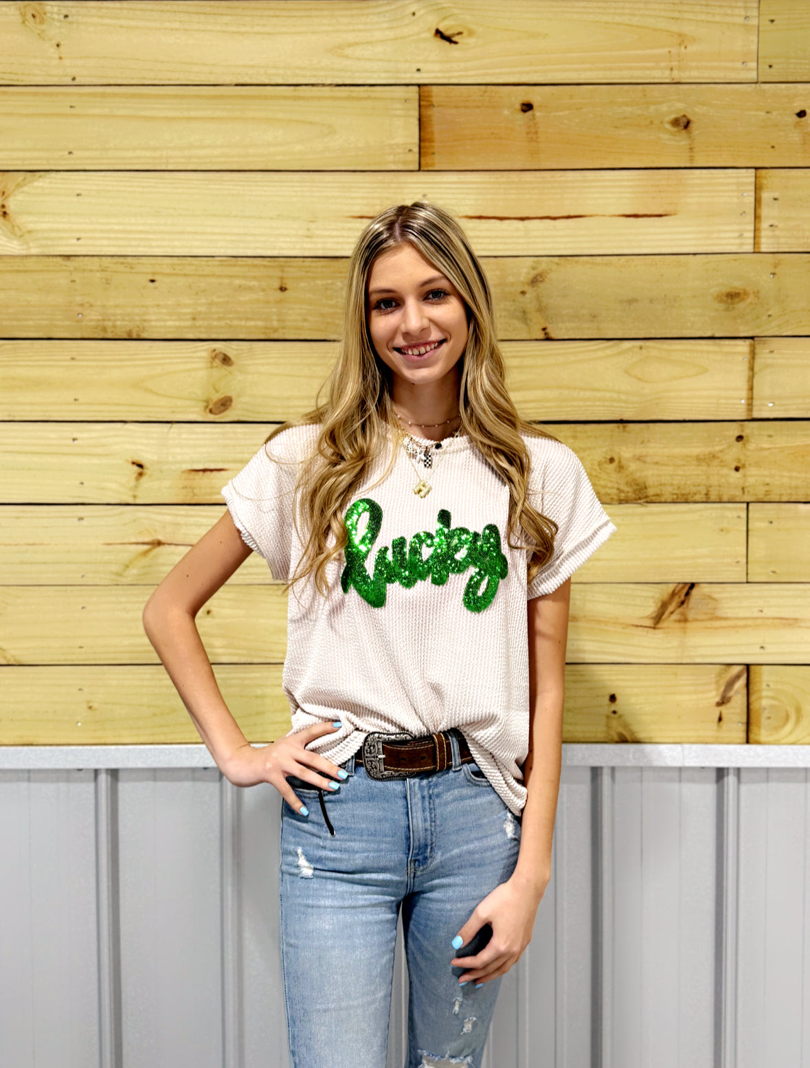 SHORT SLEEVE SOLID URBAN RIB TOP WITH LUCKY PATCH