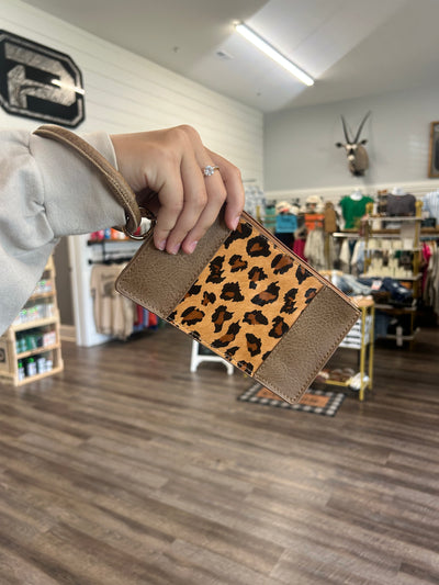 Wristlet wallets